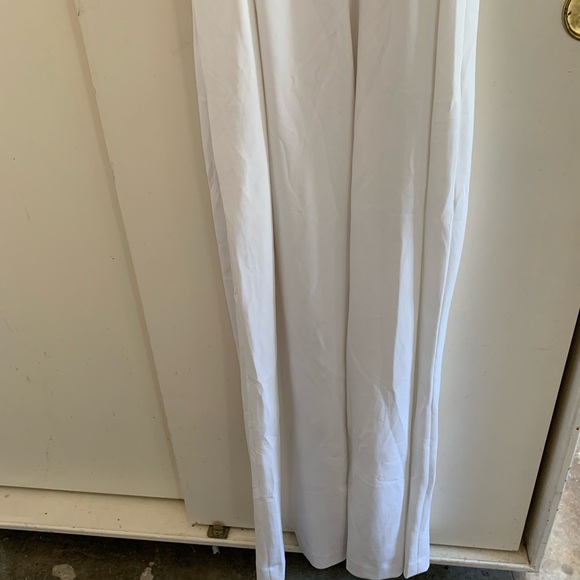 Kasper One Shoulder jumpsuit in Elegant White. Definitely a show stopper - Picture 5 of 6